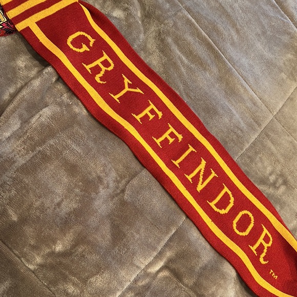 Harry Potter Gryffindor scarf from the wizarding world of Harry Potter - Picture 5 of 5